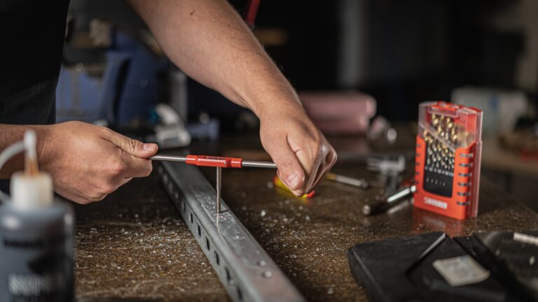 przyrządy do prac ślusarskich