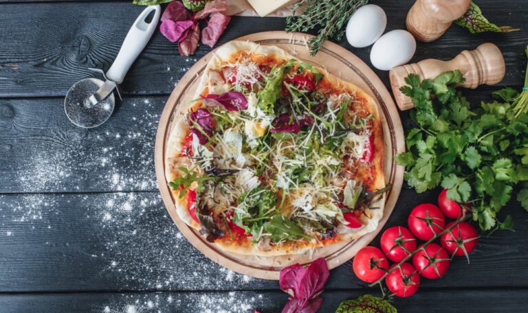 Zioła do domowej pizzy. Jak uprawiać bazylię, oregano i rozmaryn w donicach?